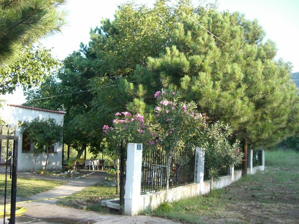 Garden Bungalow Valentina Stavros  Exterior photo
